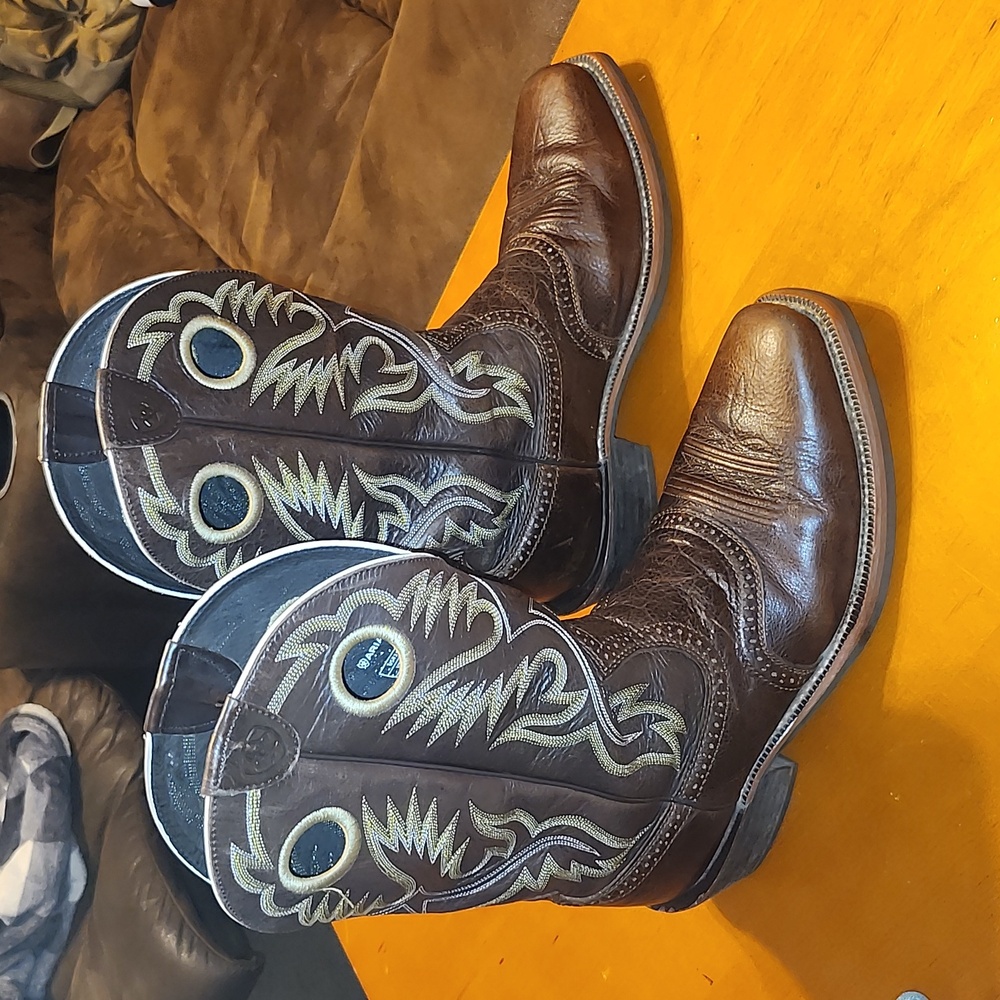 Size 12 Ariat Heritage Roughstock boots